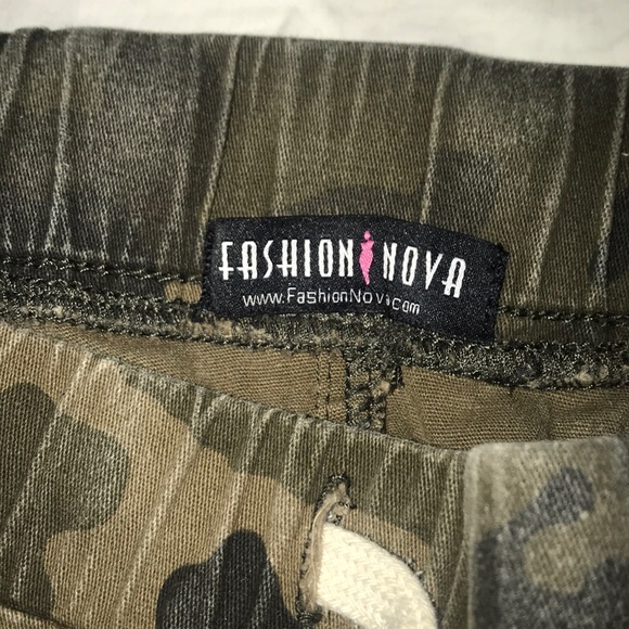 FashionNova Camo Jeans - Picture 3 of 6